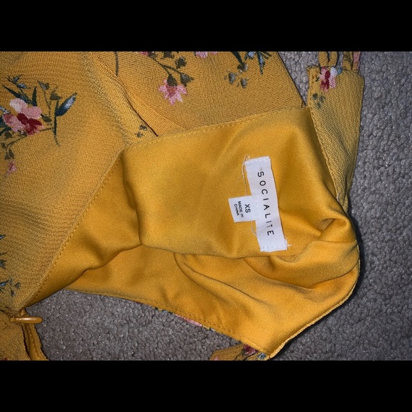 Dark yellow dress with bell sleeves - Picture 7 of 7